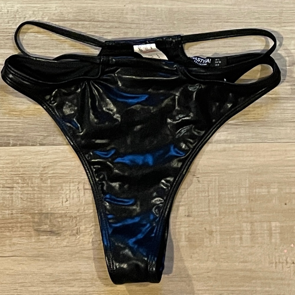 Nasty Gal Coated Underwire V Neck Cut Out Bikini Set Black 4 NWT - Picture 5 of 6